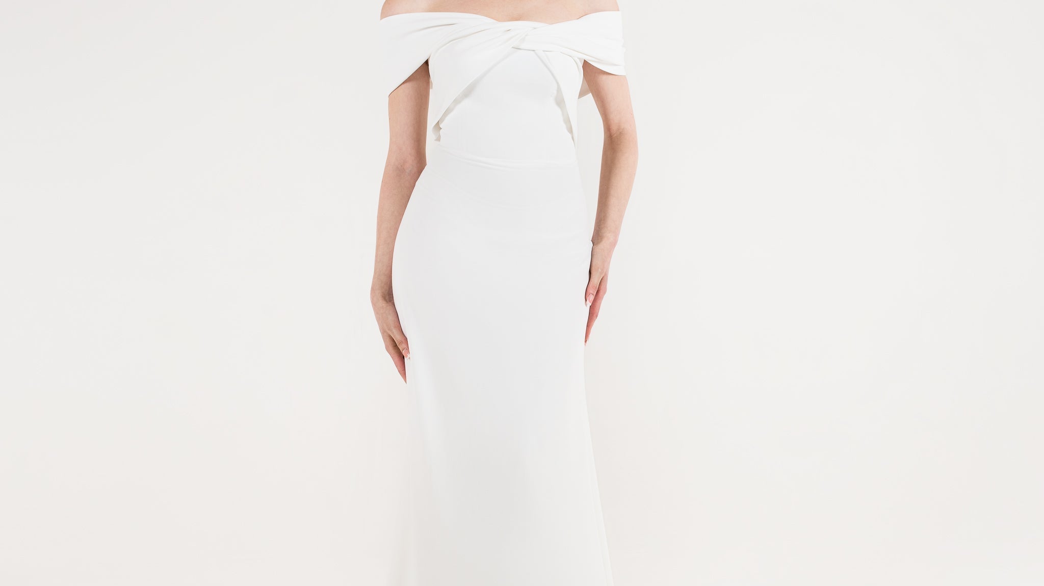 femme dans une robe de mariée